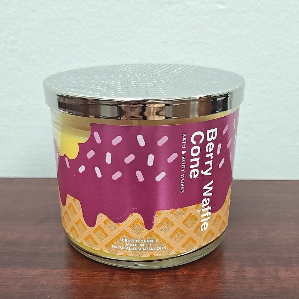 🛍️ Bath & Body Works "BERRY WAFFLE CONE" 3-Wick Candle with Decorative Lid